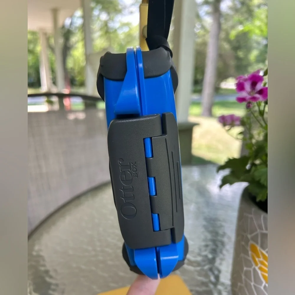 ☀️OtterBox Vibrant Blue Protective Case